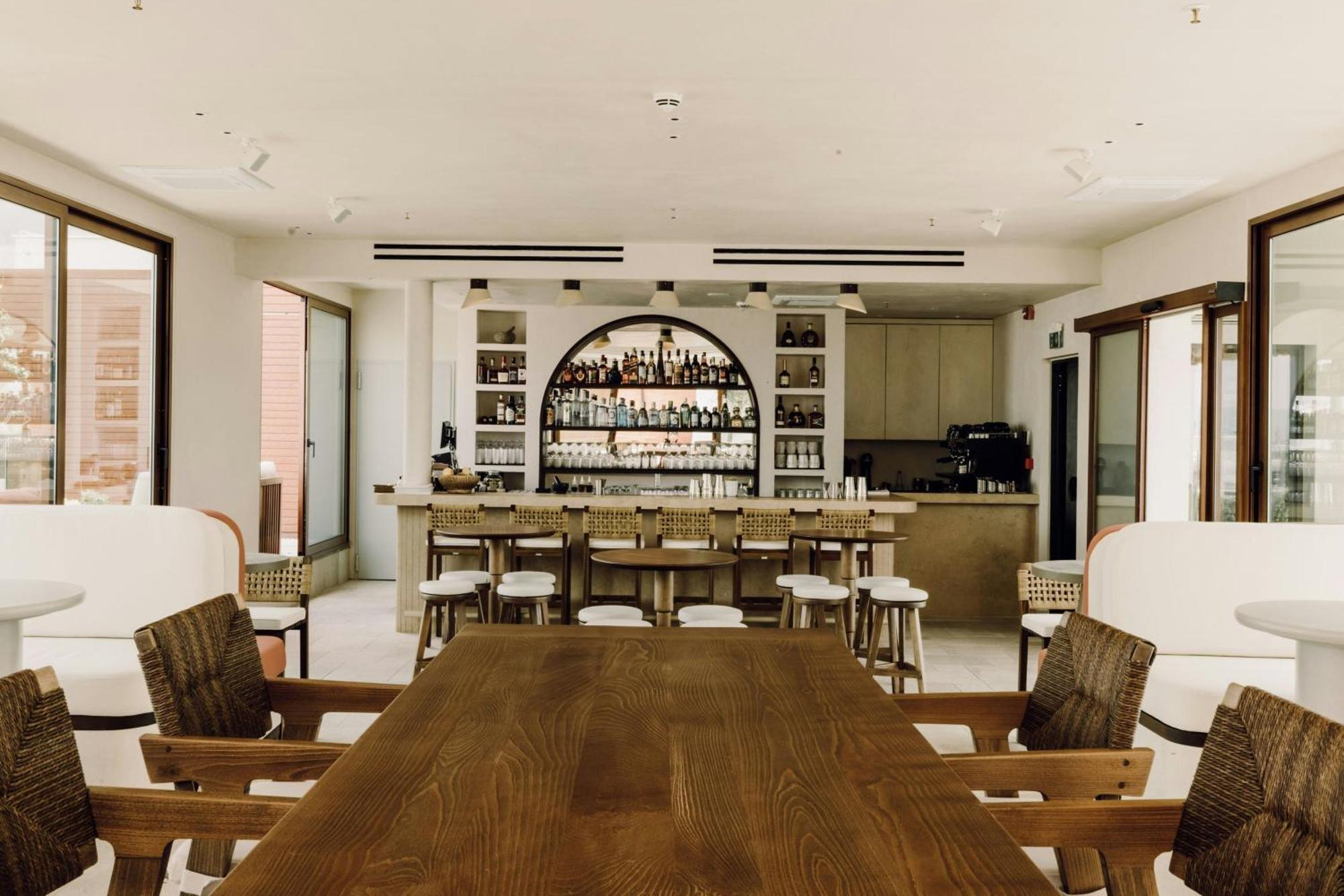 Отель Monasty, Thessaloniki, Autograph Collection Экстерьер фото The bar at the 21 Club