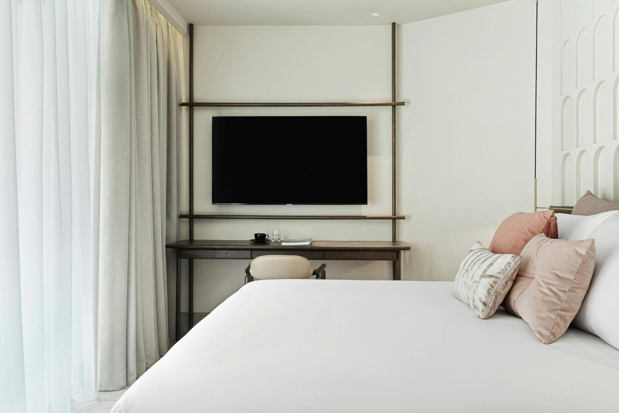 Отель Monasty, Thessaloniki, Autograph Collection Экстерьер фото A bedroom at the hotel